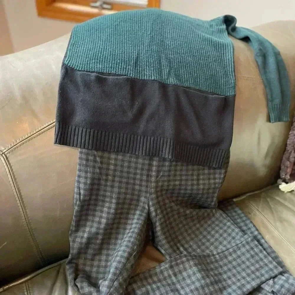 Button down back Sweater - Picture 5 of 5